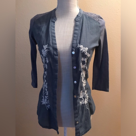 Light denim quarter sleeve top - Picture 4 of 7